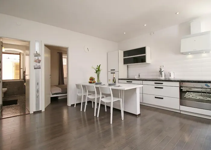 Carrera Corner Apartment